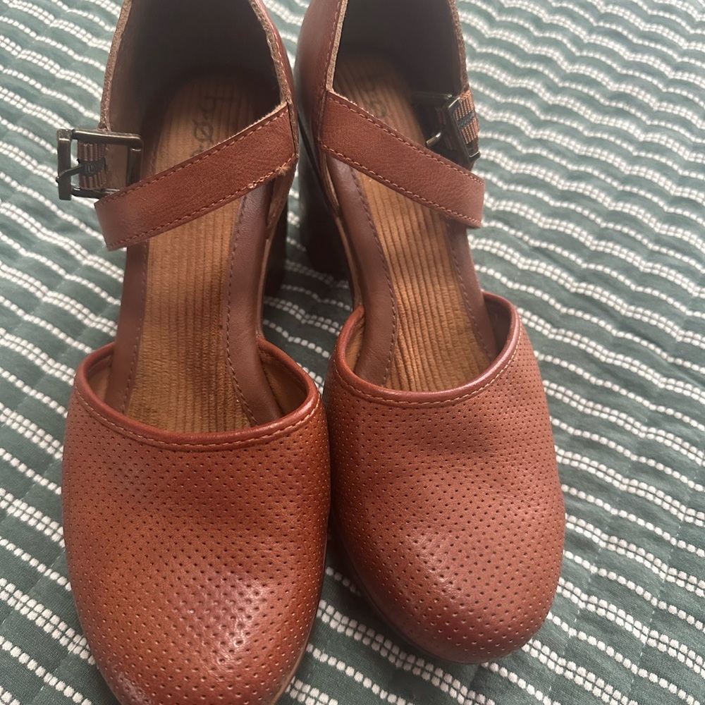 boc Women's Tan Leather Heels